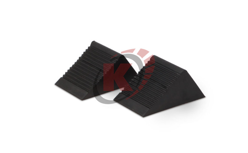 Упоры противооткатные резиновые 129×106×78мм, 2шт (900955) ДТ